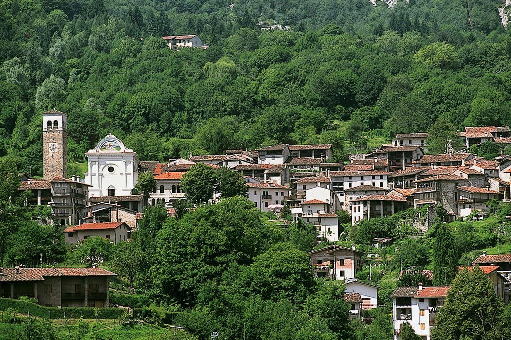 Affittacamere Nonna Leni Frisanco Esterno foto